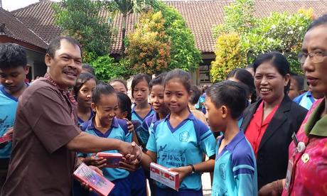 Penyerahan Kotak Pensil Empat Konsensus Dasar Kebangsaan