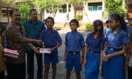 Penyerahan Kotak Pensil Empat Konsensus Dasar Kebangsaan