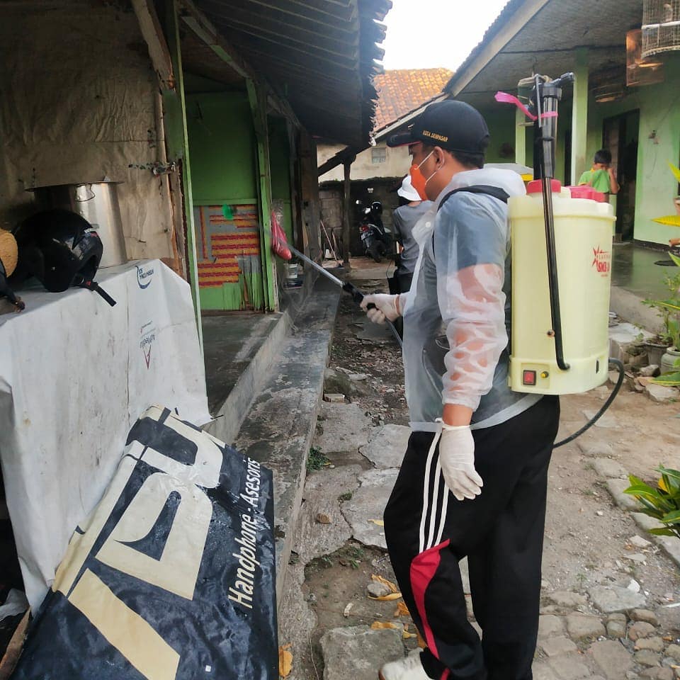 Penyemprotan Disinfekten di Kelurahan Kesiman